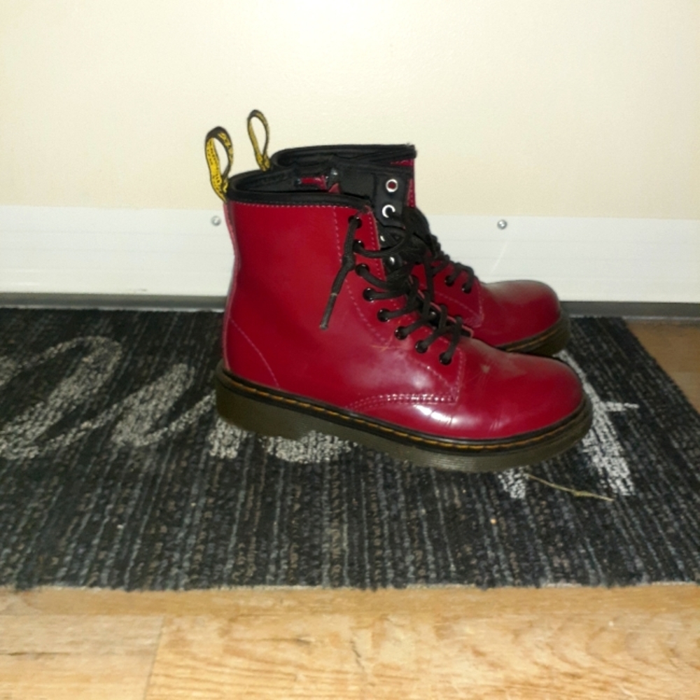 Youth boots